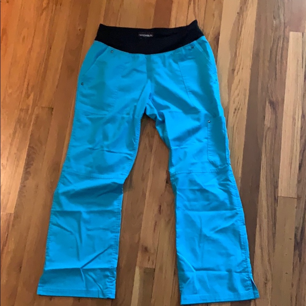 Small scrubs (purple label yoga)